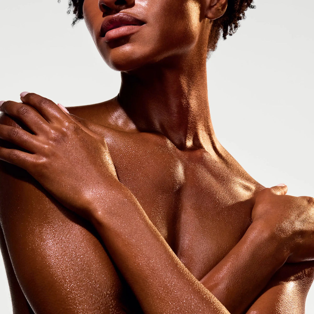 the-glow-getter-multi-oil-body-scrub-z4 NATR-40028-Alt-Image-The_Glow_Getter_Multi-Oil_Body_Scrub-06_1.webp